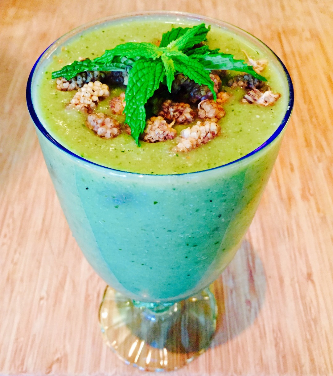 PINEAPPLE MINT SUPERFOOD SMOOTHIE